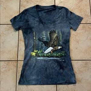 The Mountain 2001 John Lofgreen Eagle Graphic‎ V-Neck T-Shirt, Sz M